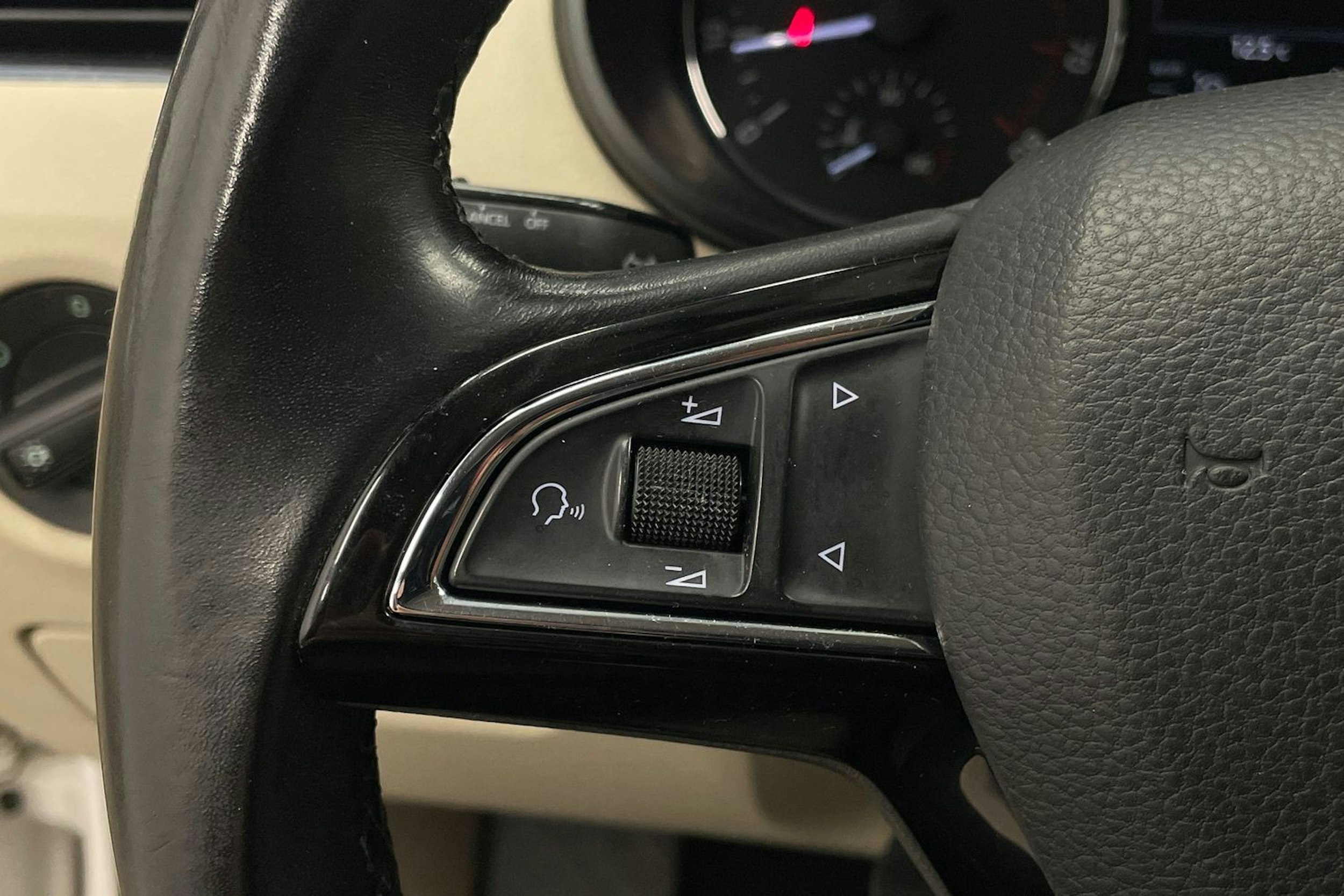 Valkoinen Skoda OCTAVIA 2016 kuva 14.