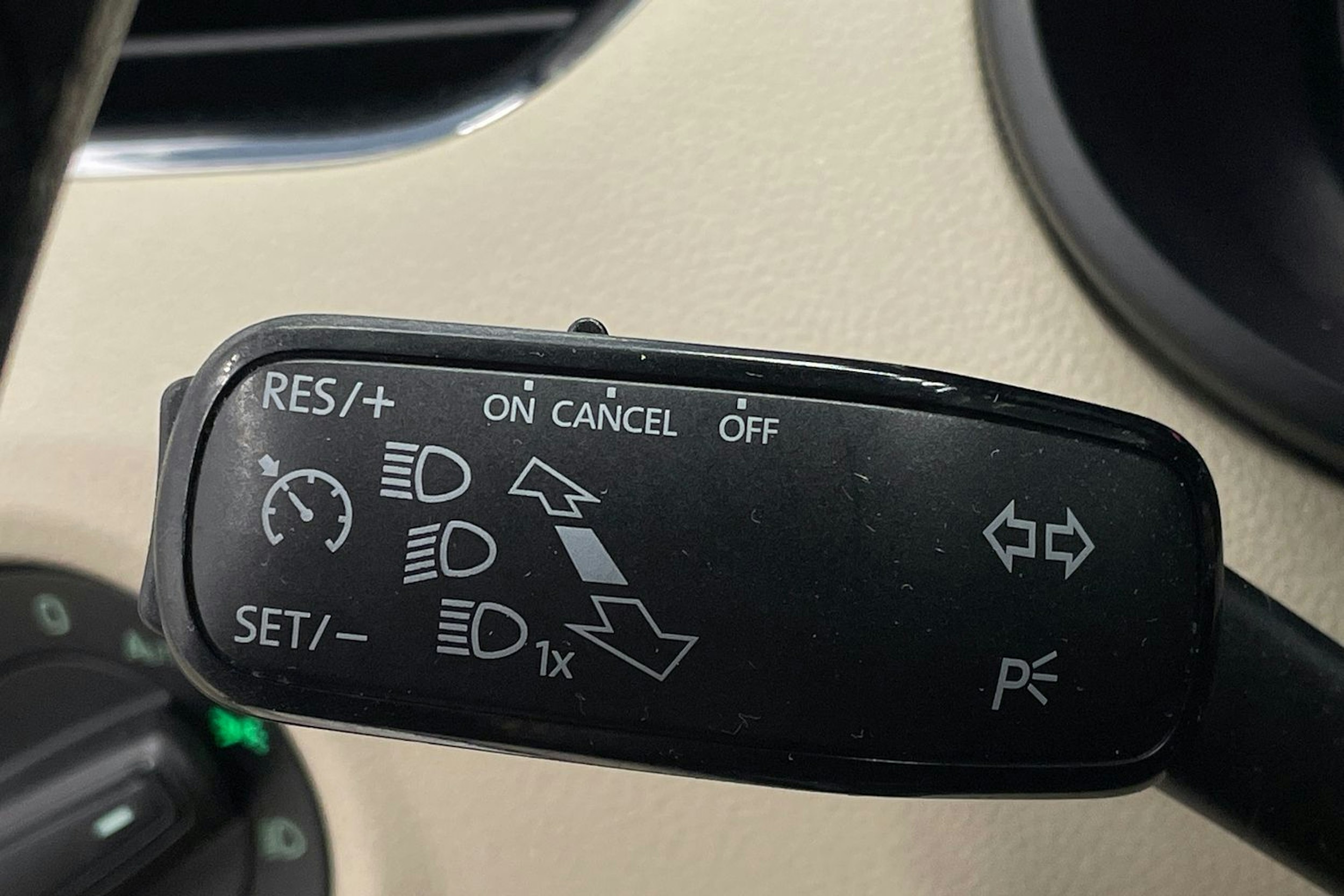 Valkoinen Skoda OCTAVIA 2016 kuva 16.