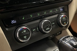 Valkoinen Skoda OCTAVIA 2016 kuva 18.