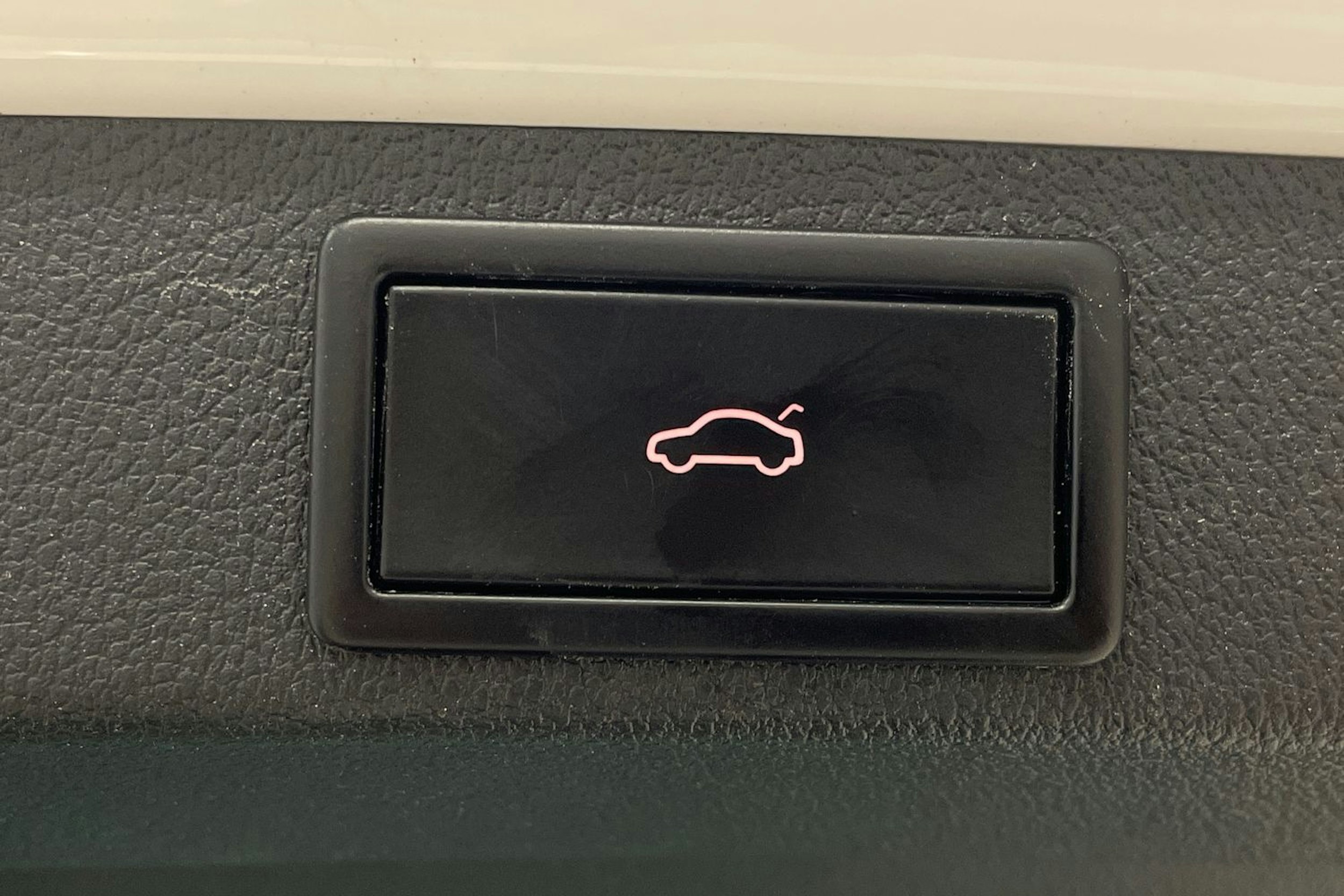 Valkoinen Skoda OCTAVIA 2016 kuva 22.