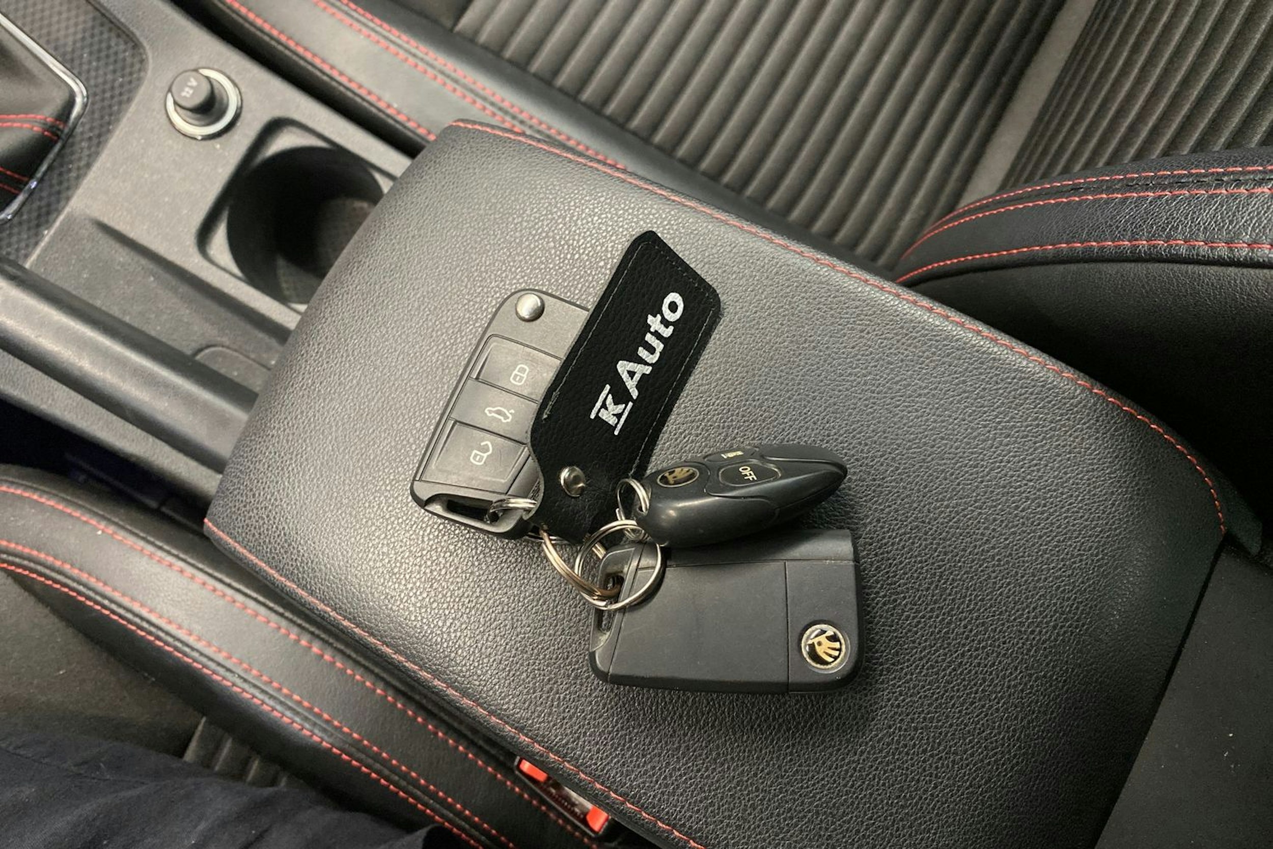 Sininen Skoda OCTAVIA 2016 kuva 22.