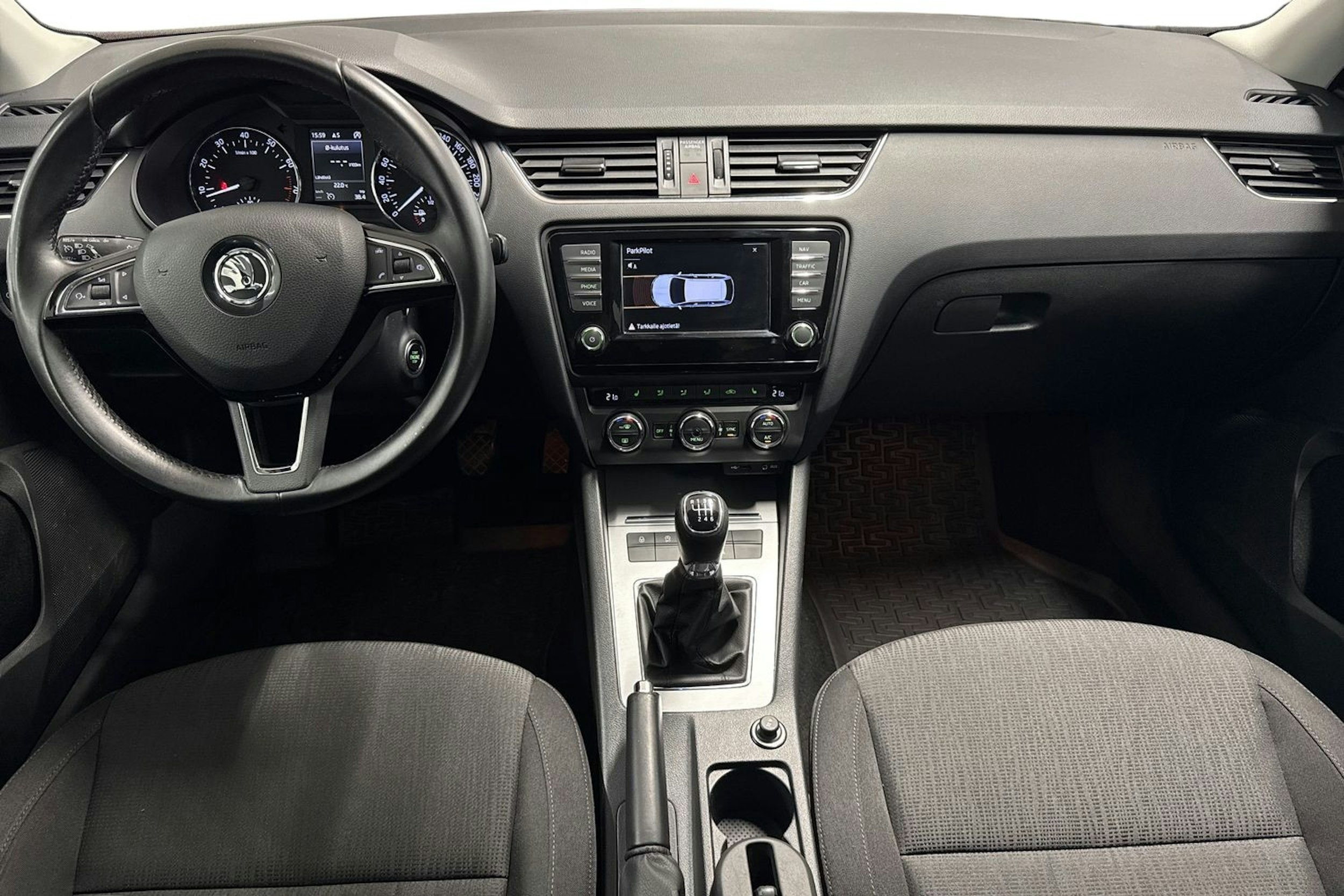 punainen Skoda Octavia 2016 kuva 9.