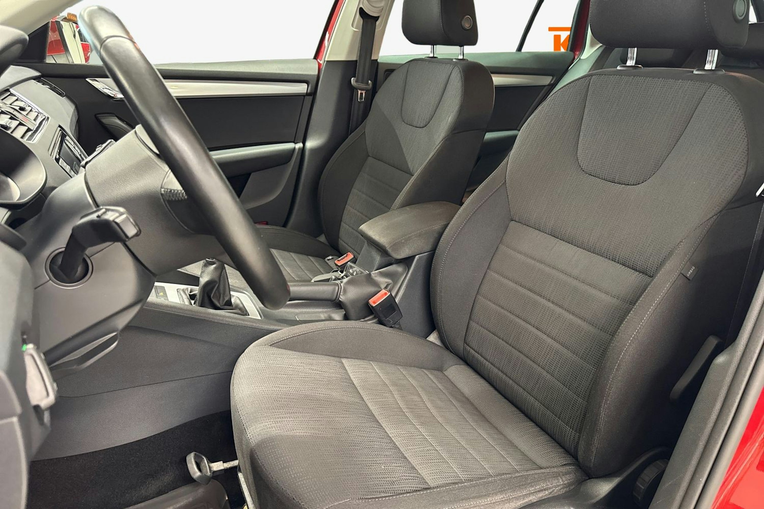 punainen Skoda Octavia 2016 kuva 11.