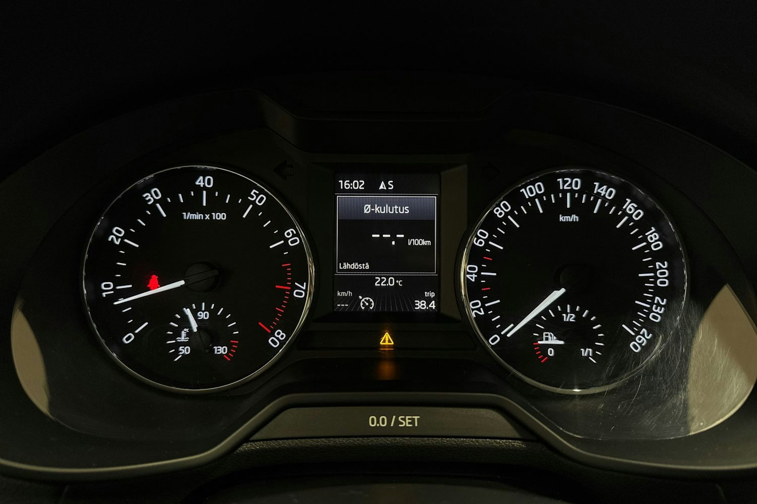 punainen Skoda Octavia 2016 kuva 13.