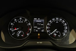 punainen Skoda Octavia 2016 kuva 13.