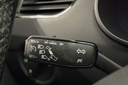 punainen Skoda Octavia 2016 kuva 14.
