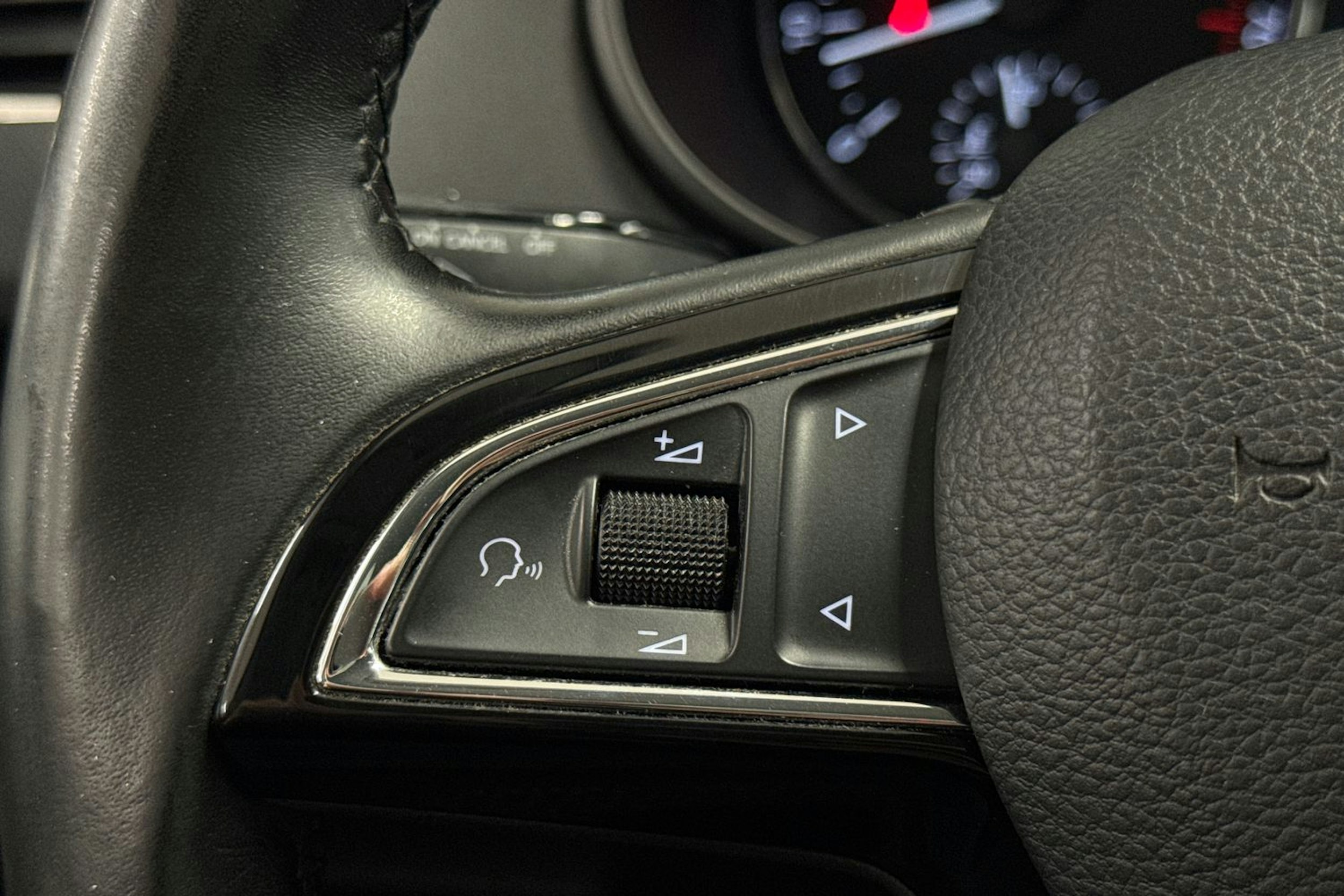 punainen Skoda Octavia 2016 kuva 15.