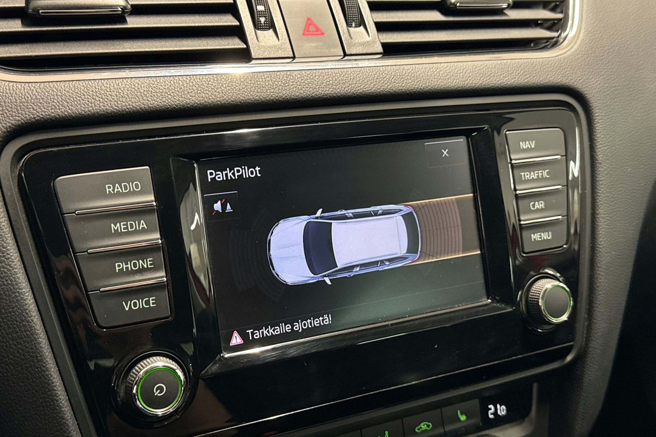 punainen Skoda Octavia 2016 kuva 19.