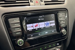 punainen Skoda Octavia 2016 kuva 20.