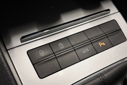 punainen Skoda Octavia 2016 kuva 22.