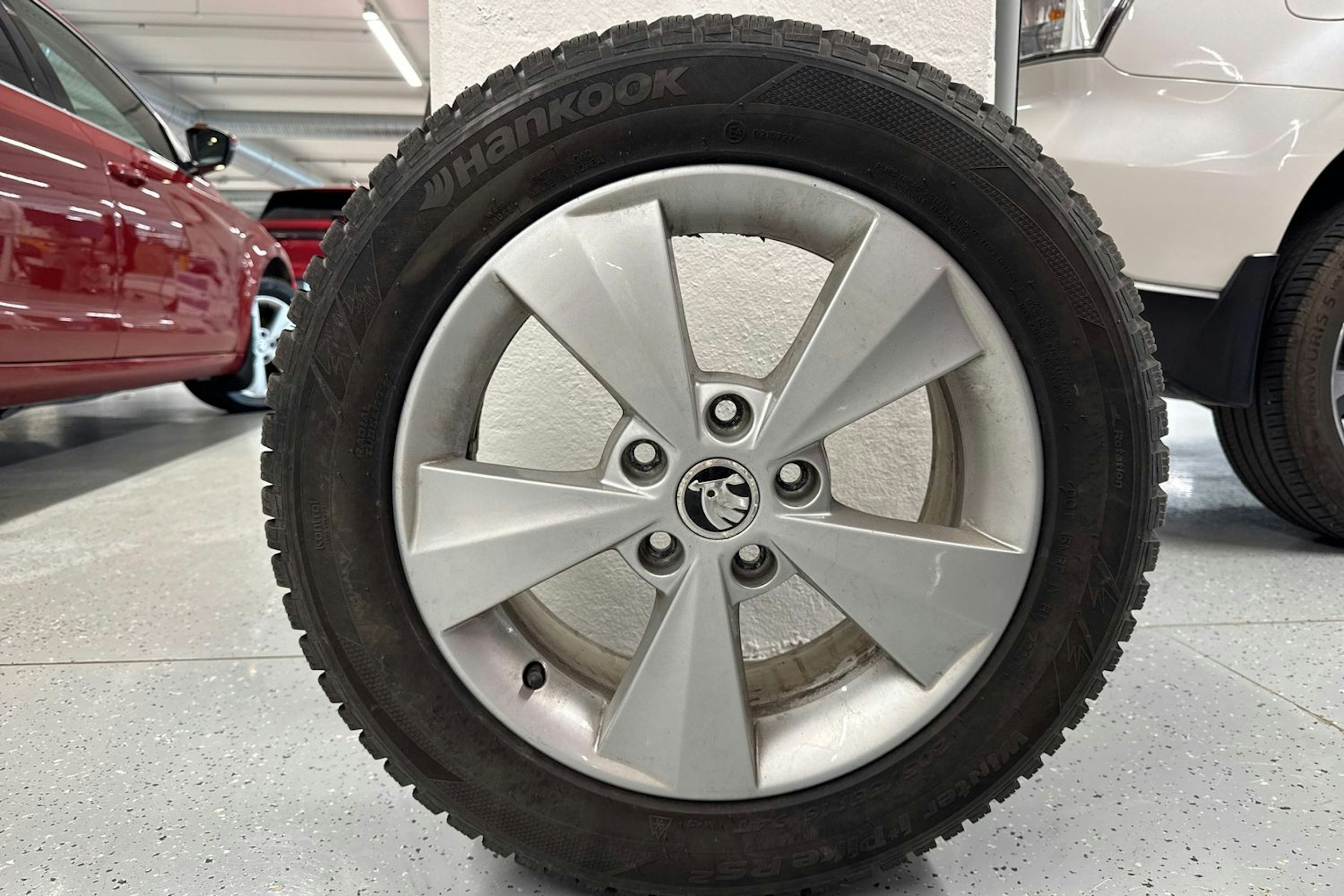 punainen Skoda Octavia 2016 kuva 28.