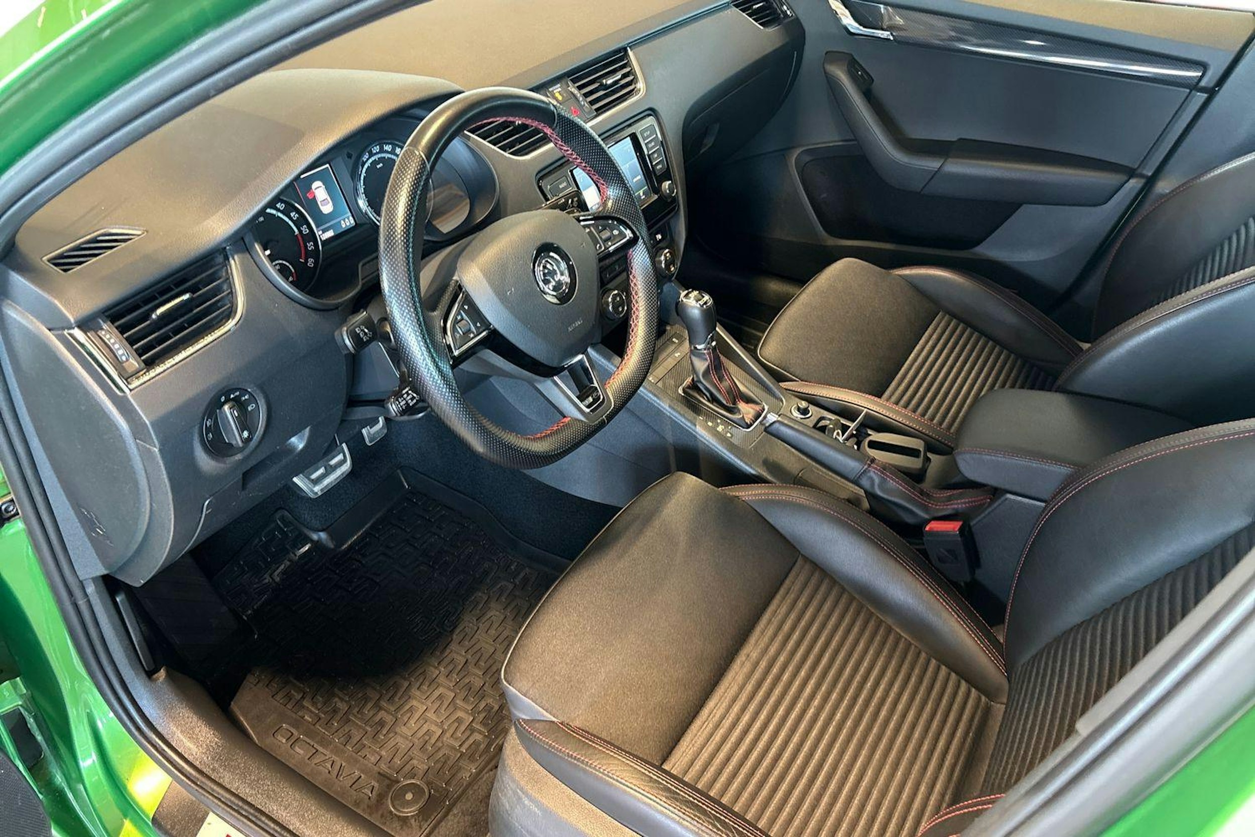 vihreä Skoda Octavia 2016 kuva 7.