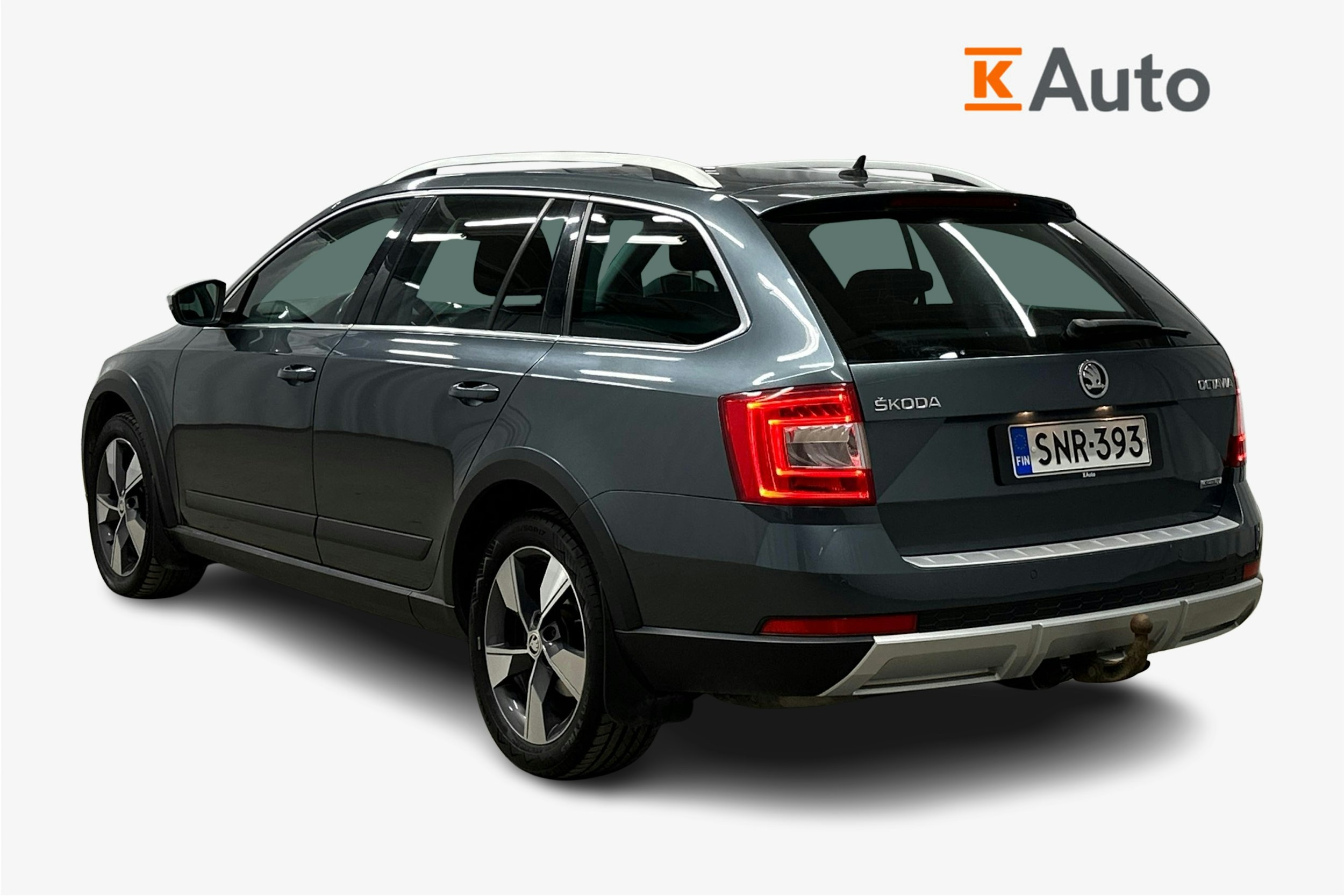 harmaa Skoda Octavia 2016 kuva 2.