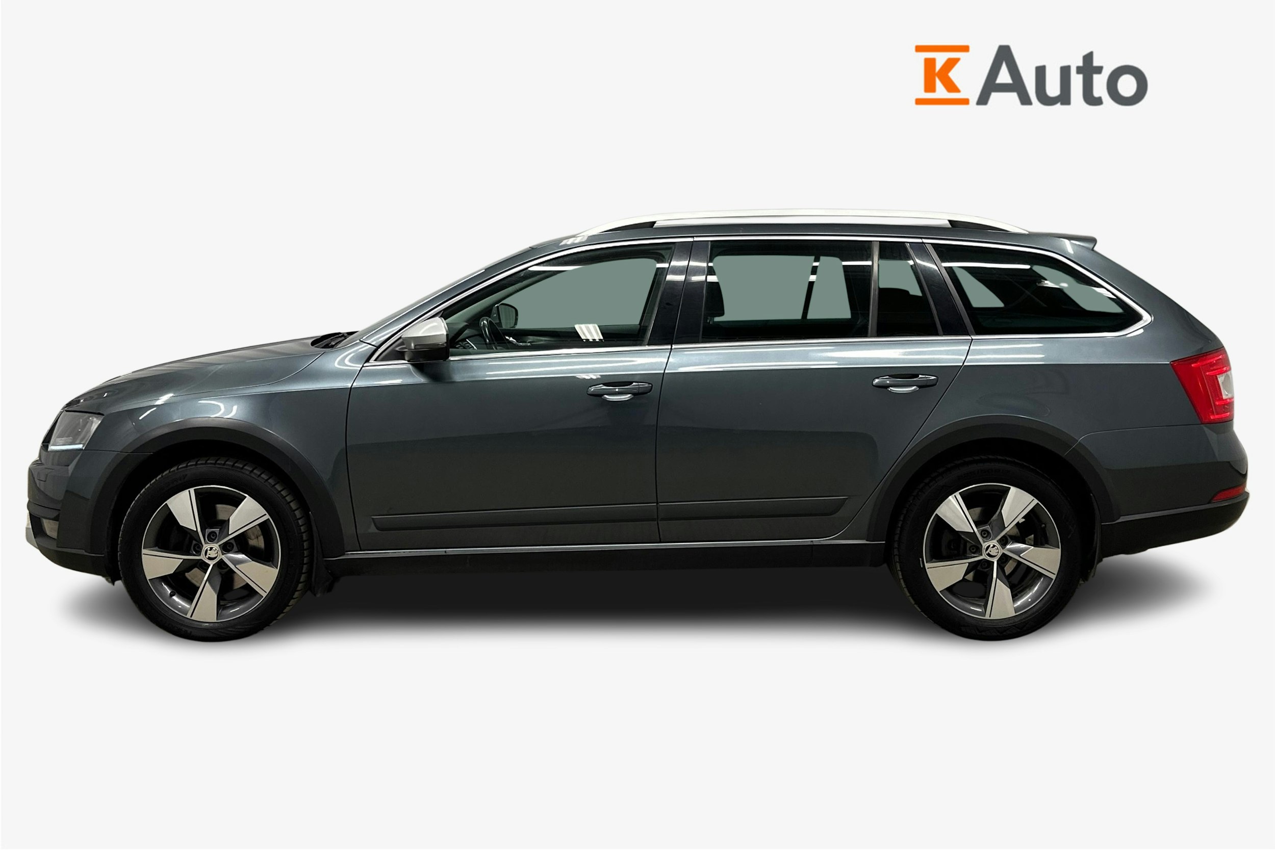 harmaa Skoda Octavia 2016 kuva 6.