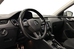harmaa Skoda Octavia 2016 kuva 7.