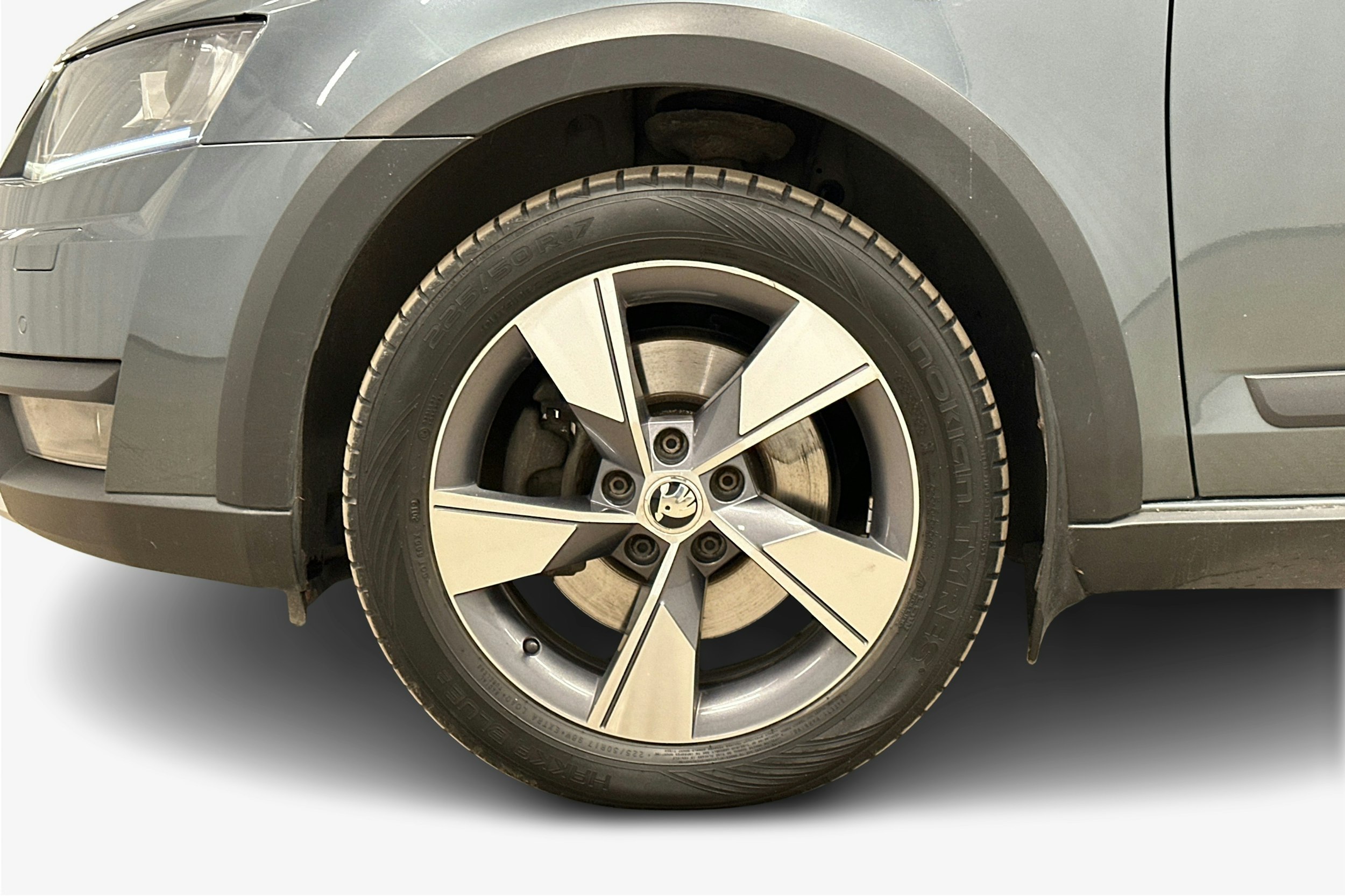 harmaa Skoda Octavia 2016 kuva 11.