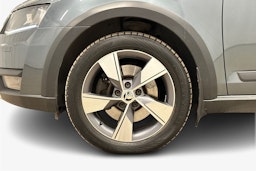 harmaa Skoda Octavia 2016 kuva 11.