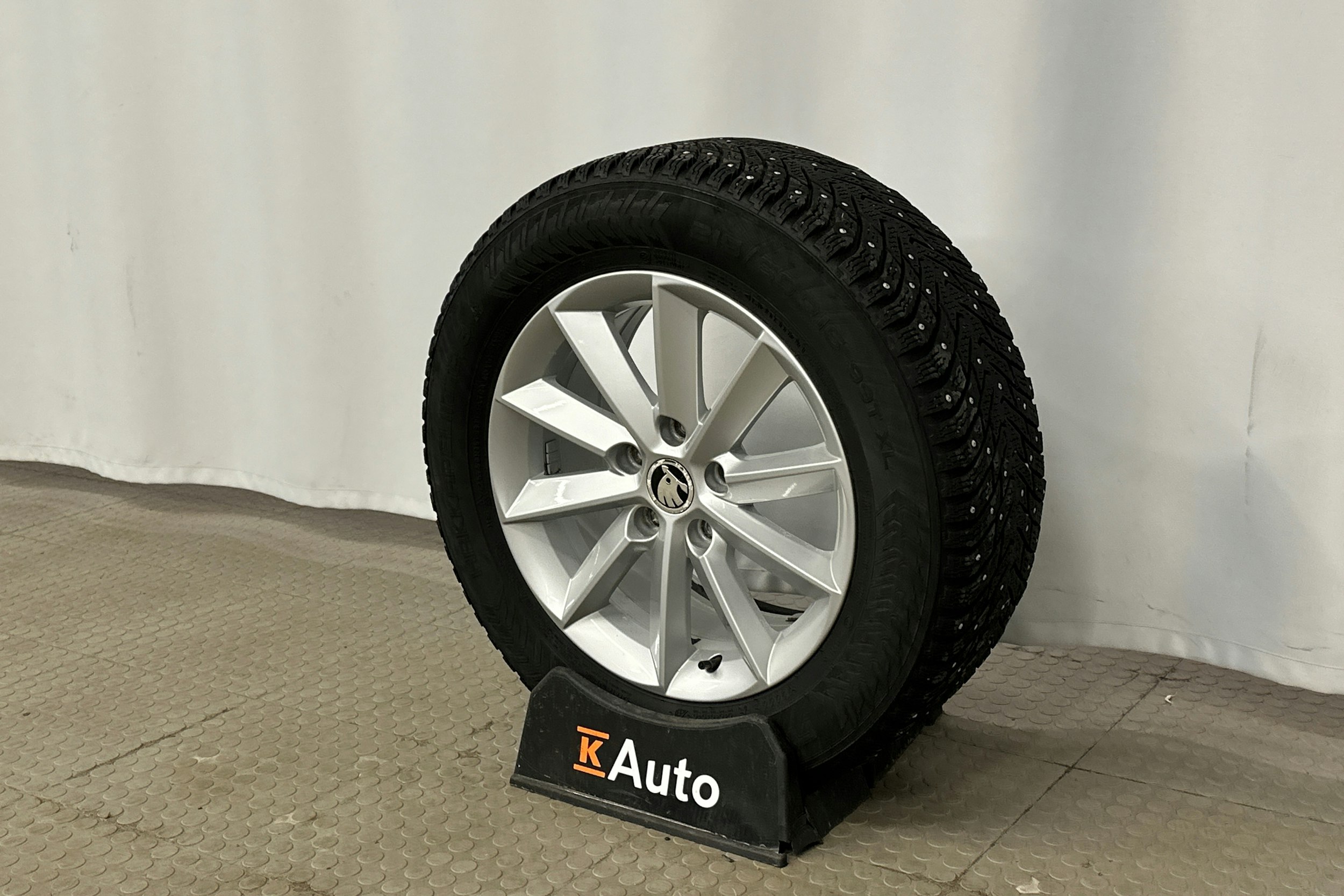 harmaa Skoda Octavia 2016 kuva 13.