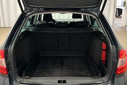 harmaa Skoda Octavia 2016 kuva 16.