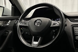 harmaa Skoda Octavia 2016 kuva 18.