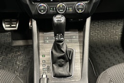 harmaa Skoda Octavia 2016 kuva 19.