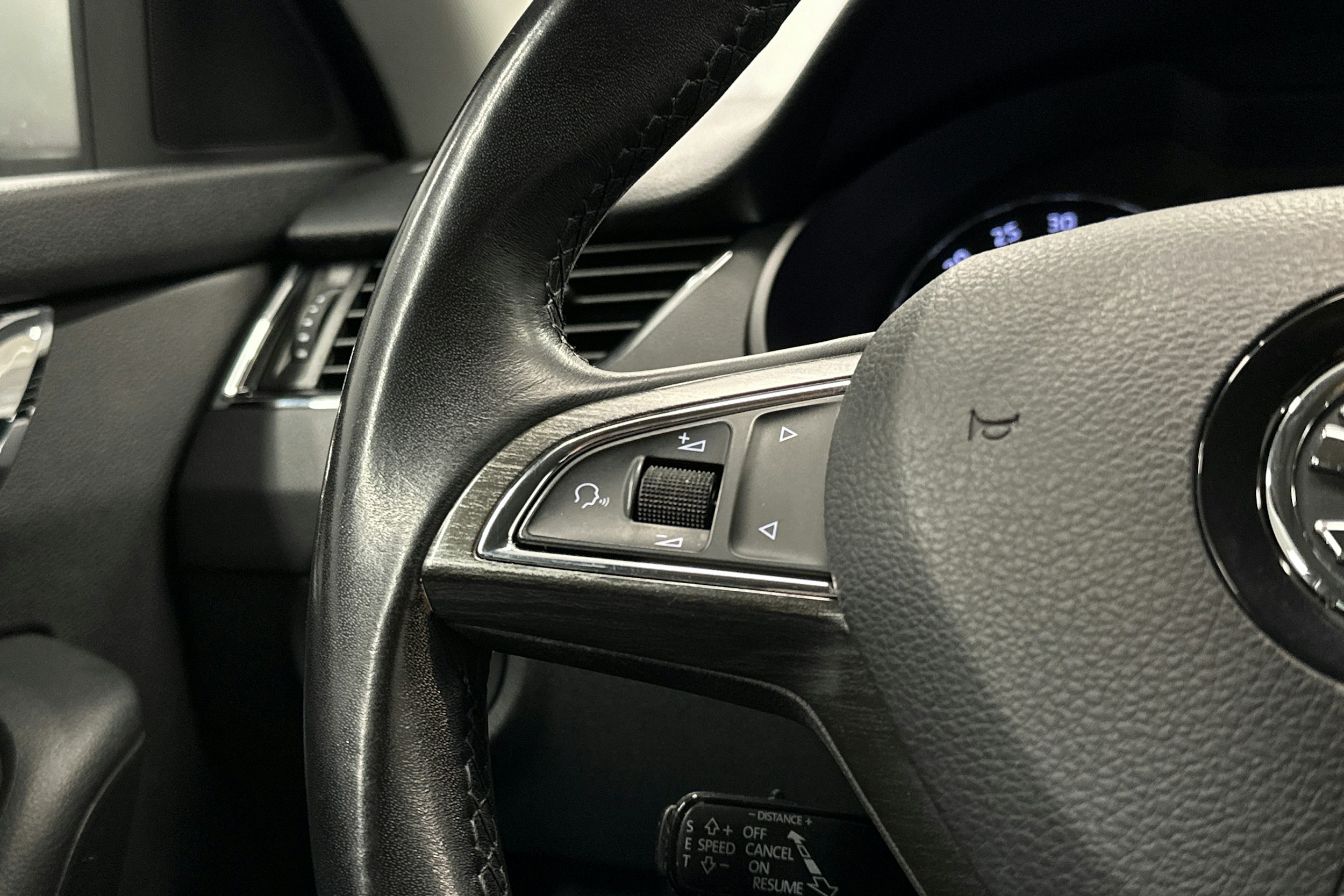 harmaa Skoda Octavia 2016 kuva 20.