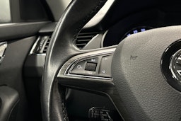 harmaa Skoda Octavia 2016 kuva 20.