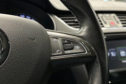 harmaa Skoda Octavia 2016 kuva 21.