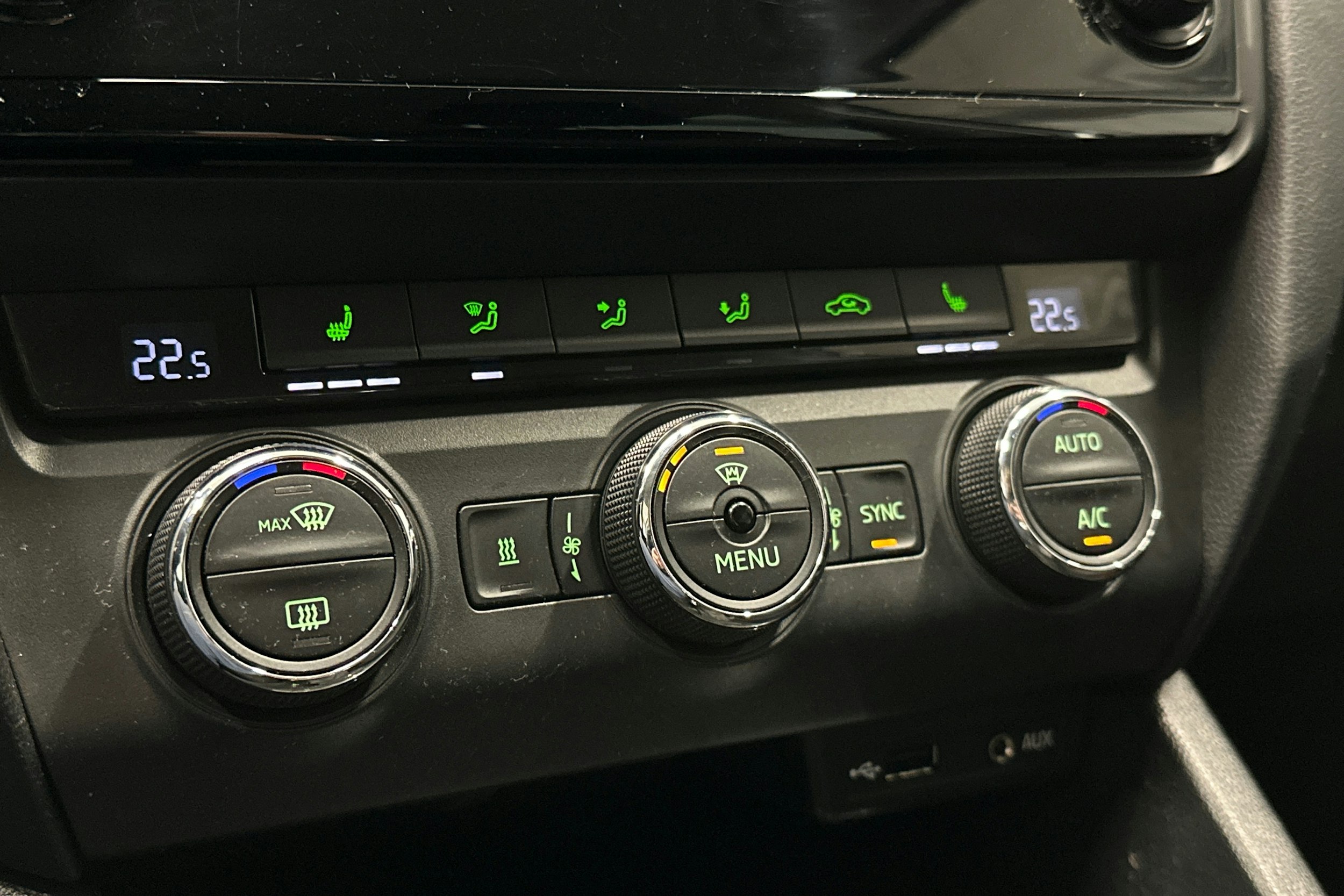 harmaa Skoda Octavia 2016 kuva 22.