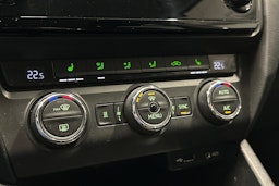 harmaa Skoda Octavia 2016 kuva 22.