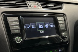 harmaa Skoda Octavia 2016 kuva 23.