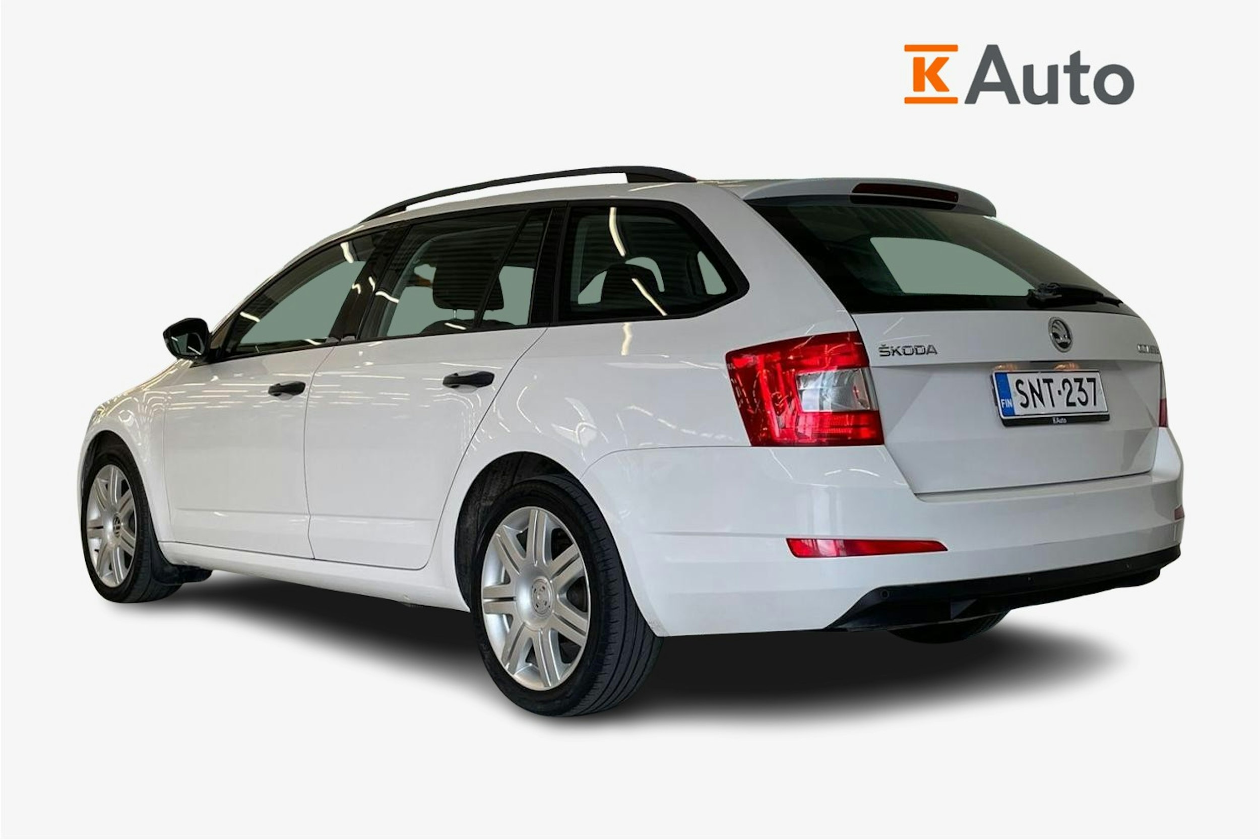 Valkoinen Skoda OCTAVIA 2016 kuva 2.