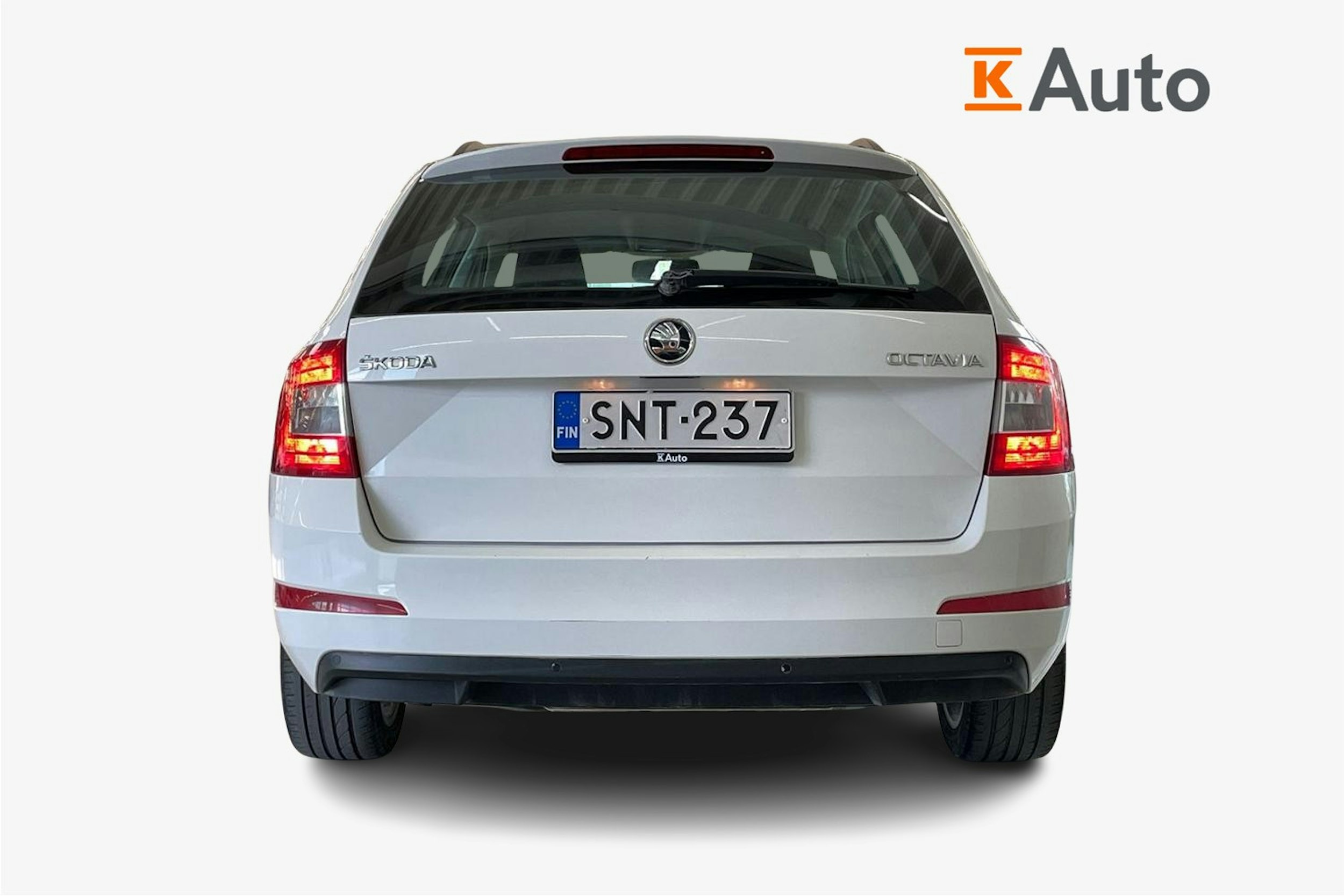 Valkoinen Skoda OCTAVIA 2016 kuva 3.