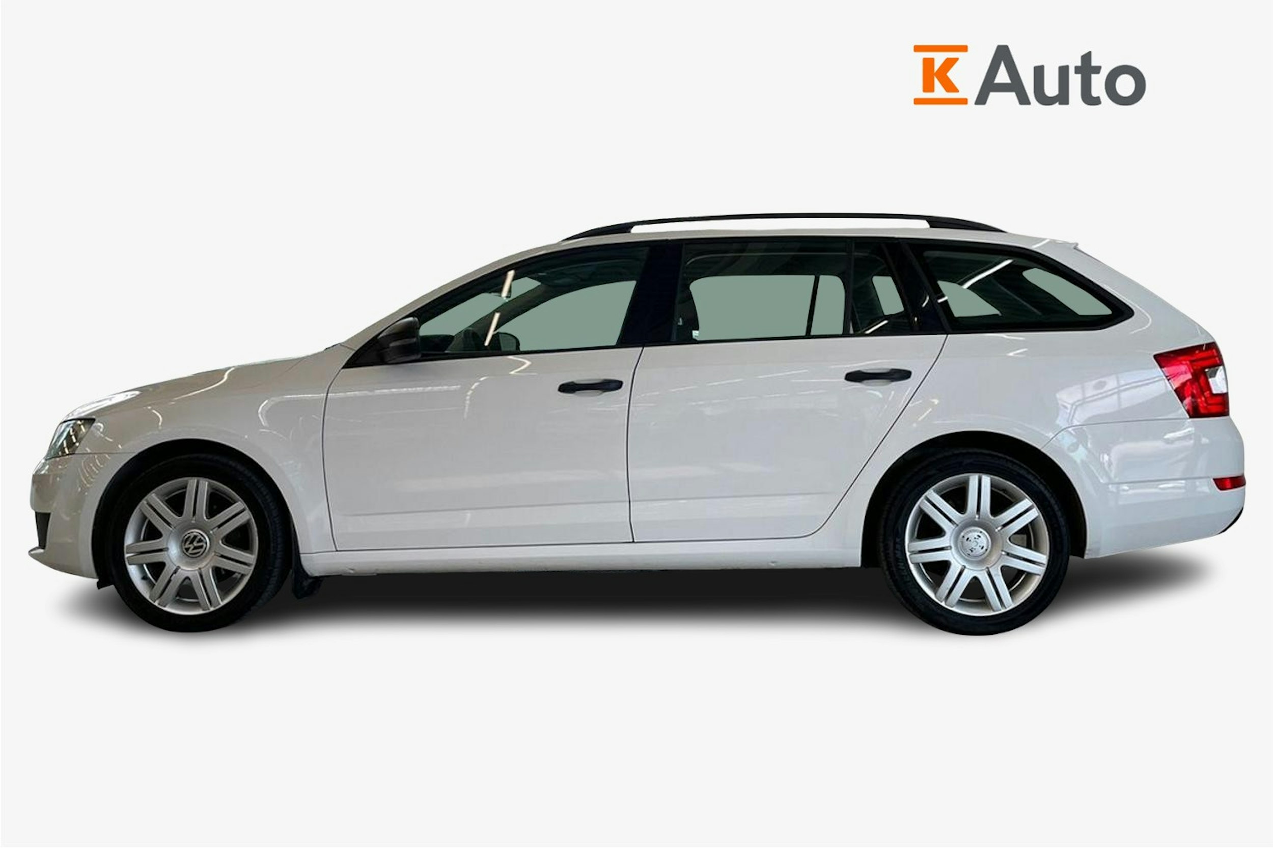 Valkoinen Skoda OCTAVIA 2016 kuva 6.