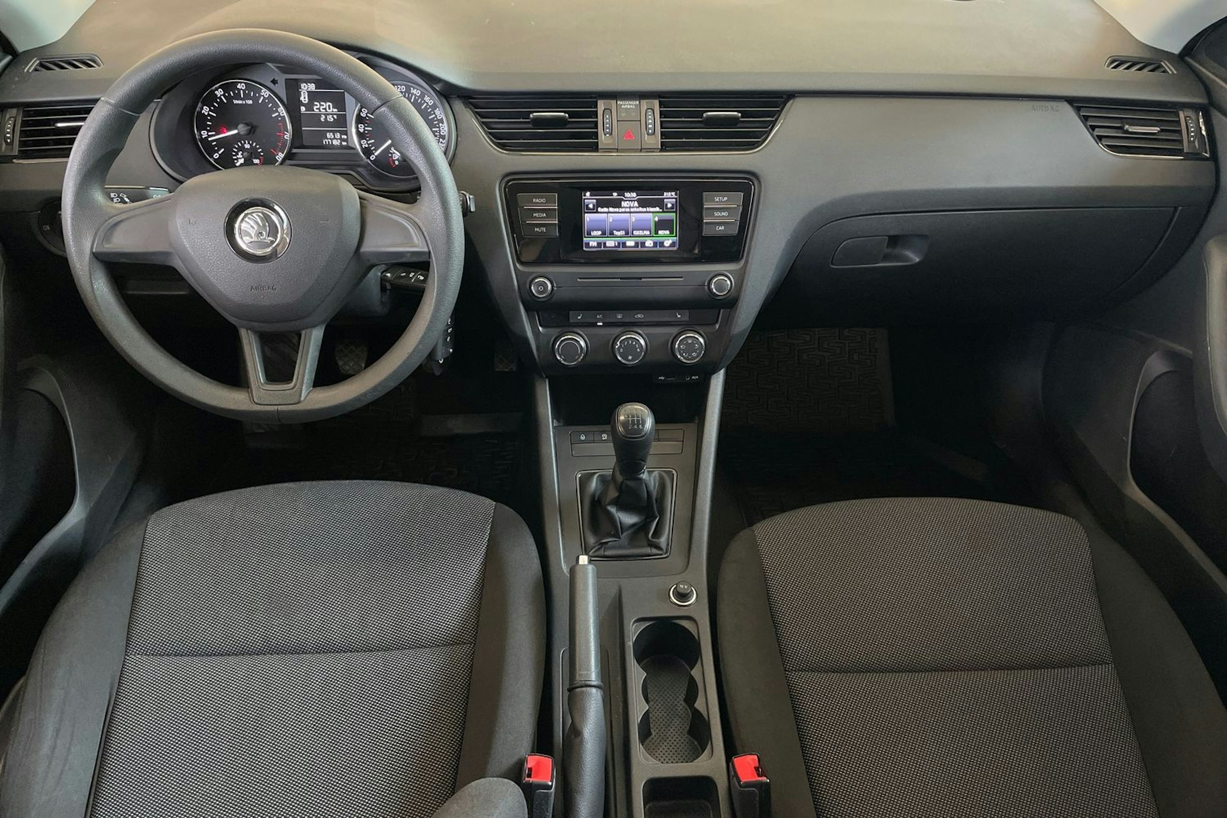 Valkoinen Skoda OCTAVIA 2016 kuva 9.