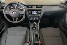 Valkoinen Skoda OCTAVIA 2016 kuva 9.