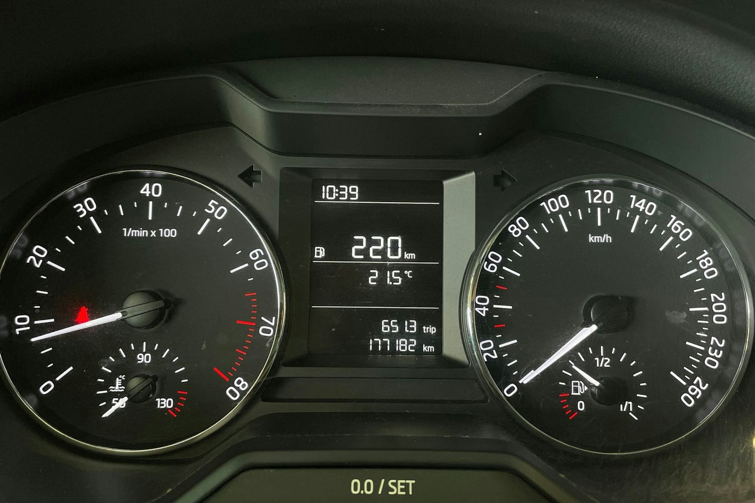 Valkoinen Skoda OCTAVIA 2016 kuva 16.