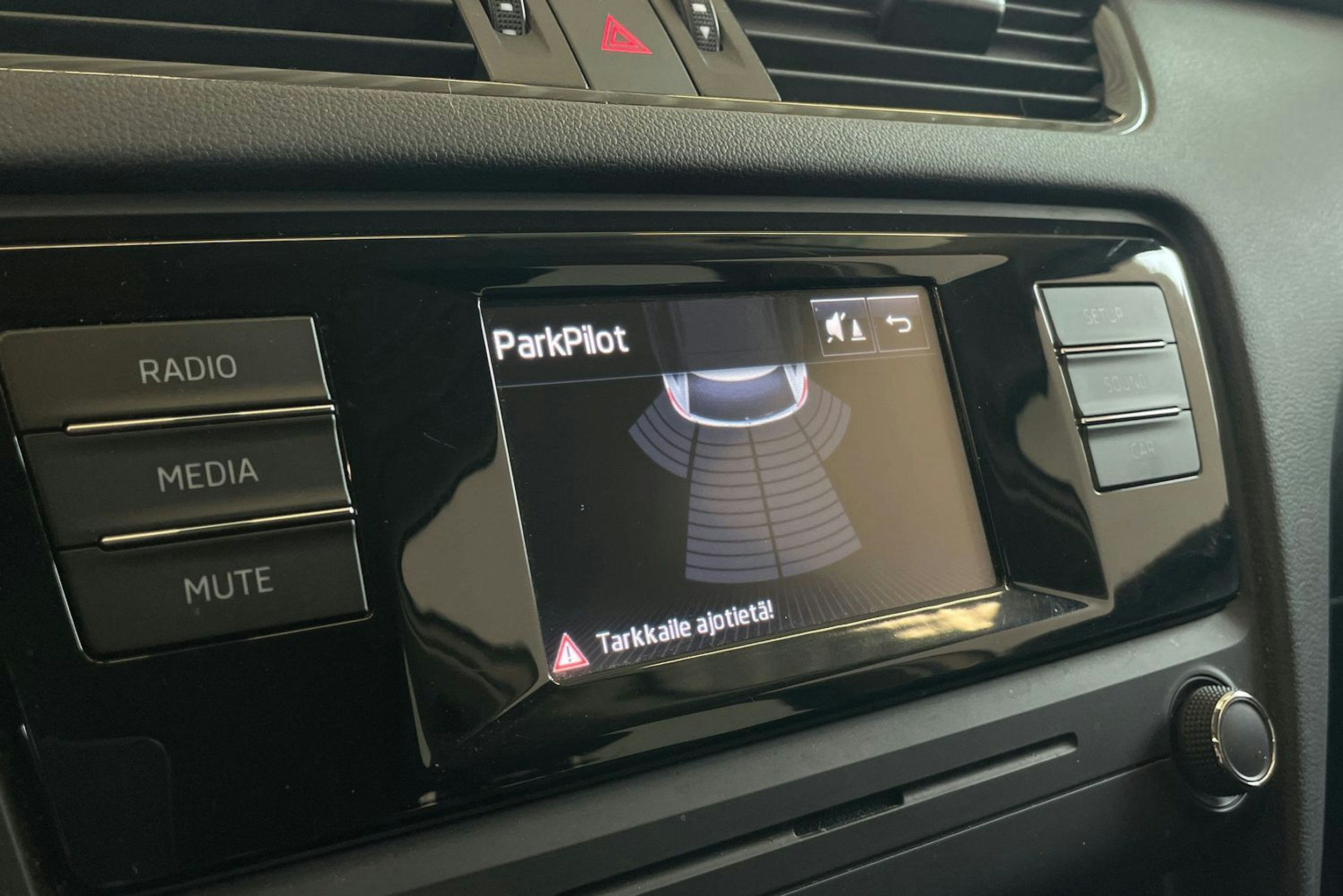Valkoinen Skoda OCTAVIA 2016 kuva 21.