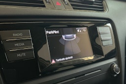 Valkoinen Skoda OCTAVIA 2016 kuva 21.