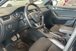 musta Skoda Octavia 2016 kuva 6.