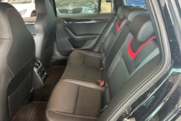 musta Skoda Octavia 2016 kuva 8.