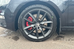 musta Skoda Octavia 2016 kuva 9.