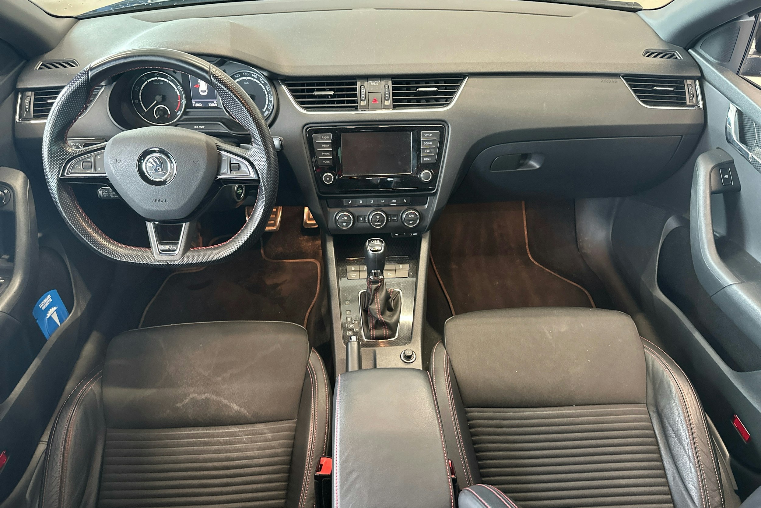 musta Skoda Octavia 2016 kuva 11.