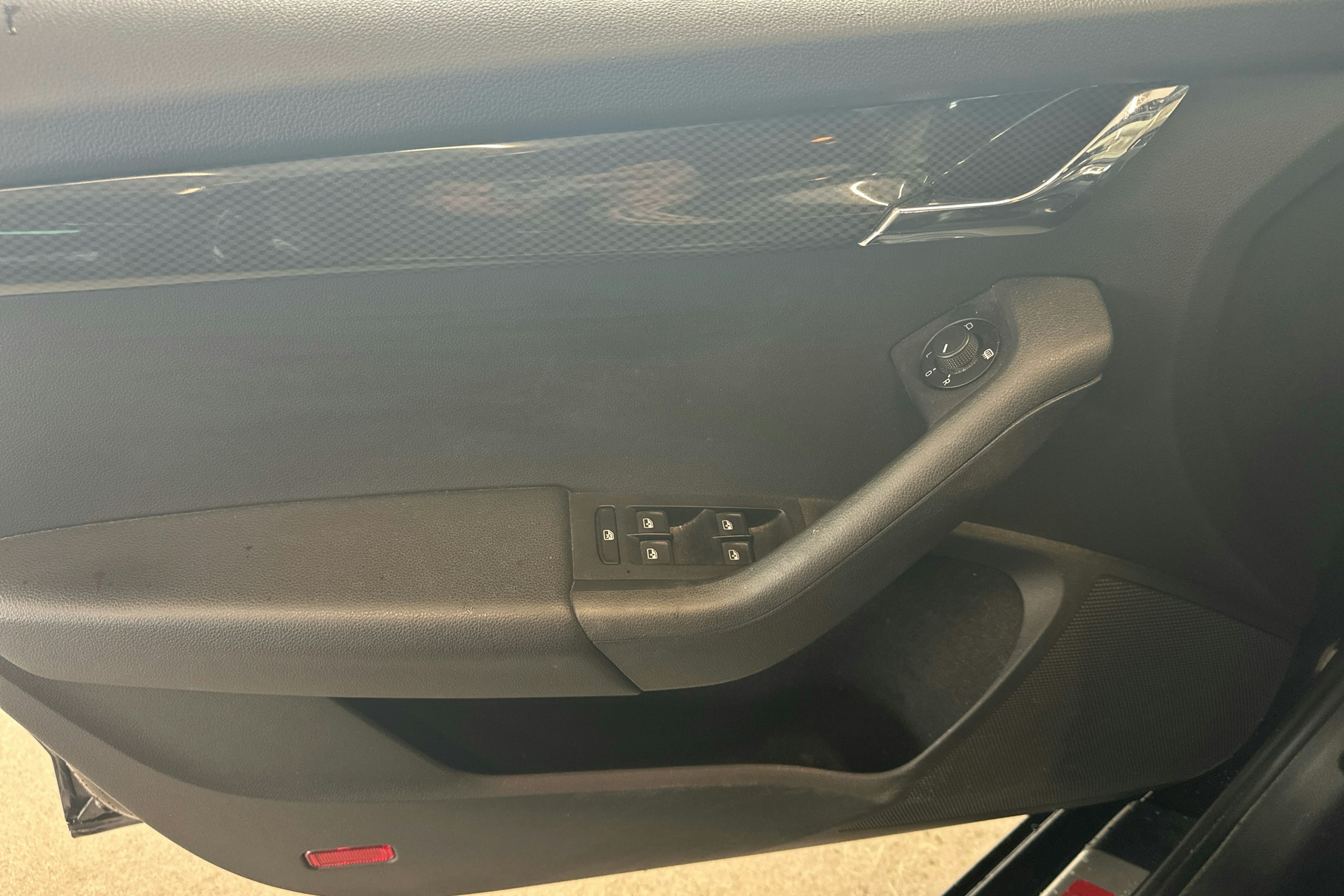 musta Skoda Octavia 2016 kuva 16.