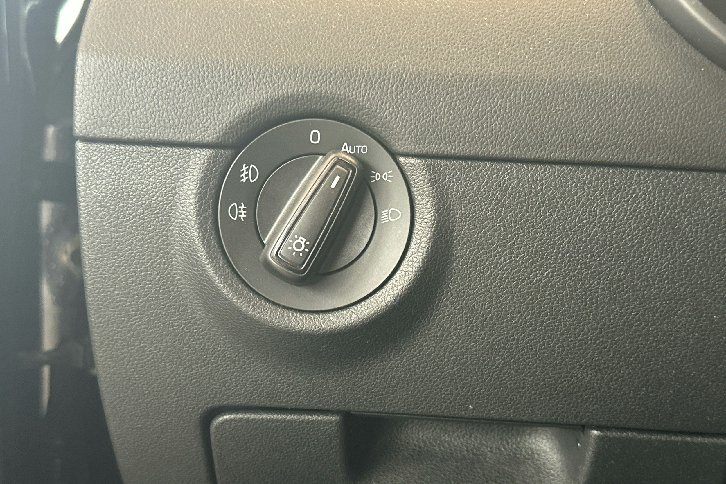 musta Skoda Octavia 2016 kuva 17.