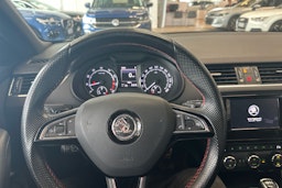 musta Skoda Octavia 2016 kuva 18.