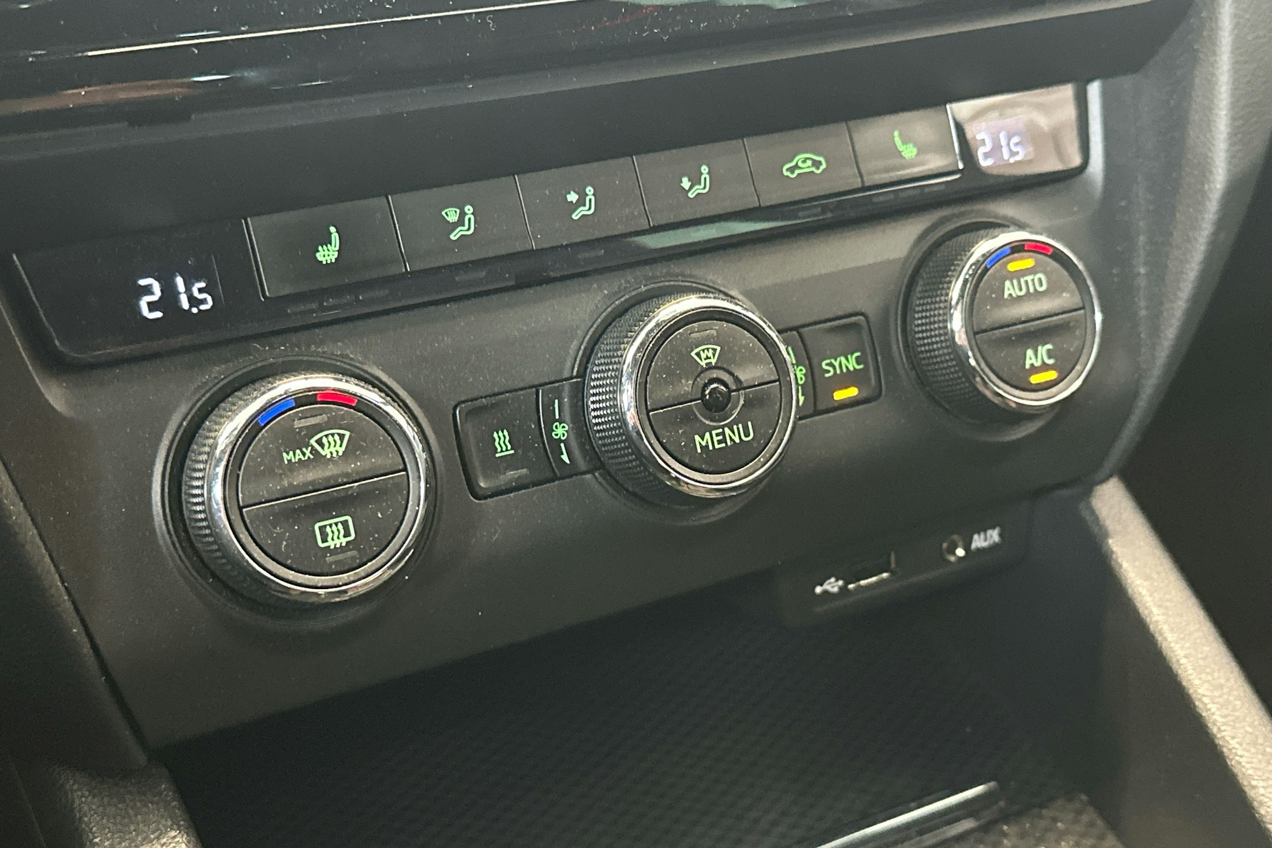 musta Skoda Octavia 2016 kuva 23.