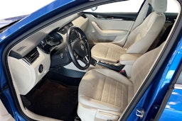 sininen Skoda Octavia 2016 kuva 3.
