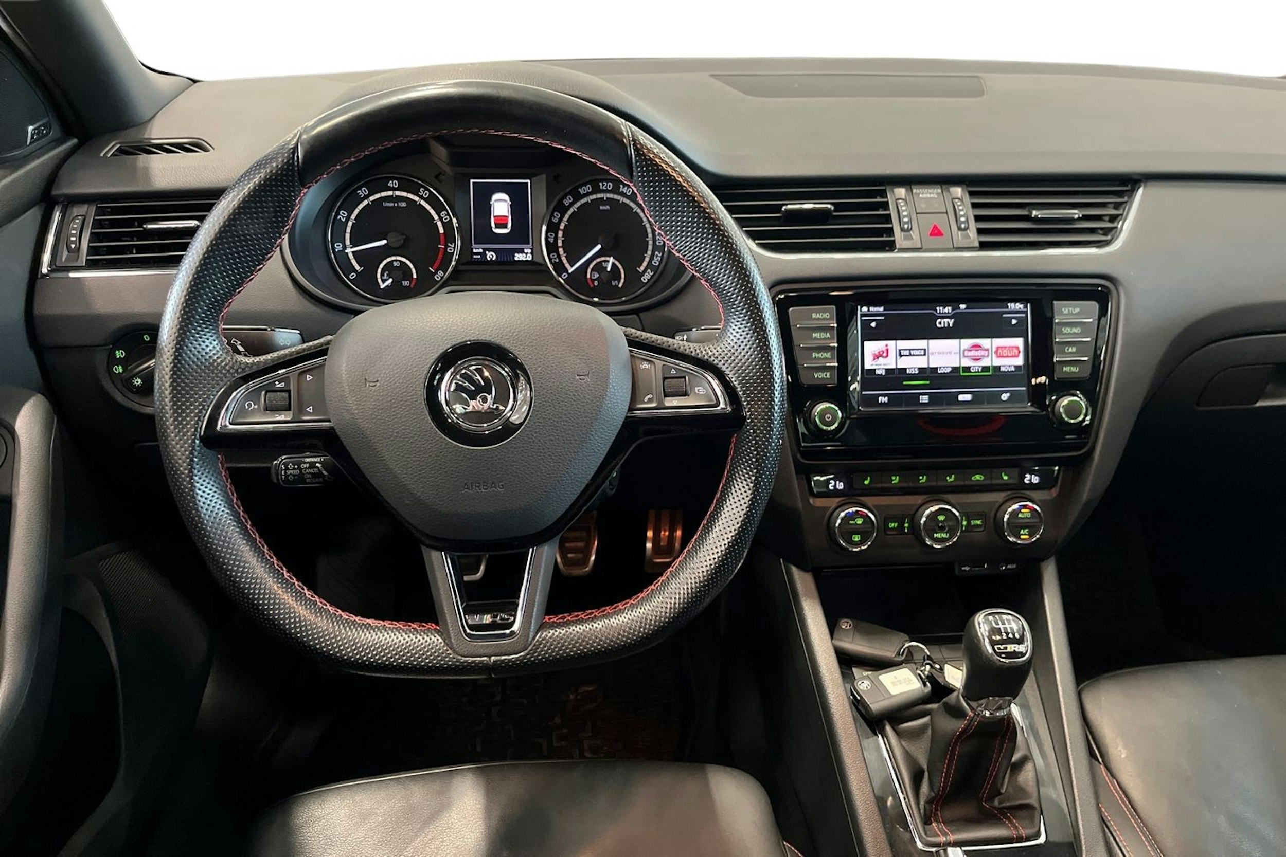 valkoinen Skoda Octavia 2016 kuva 9.