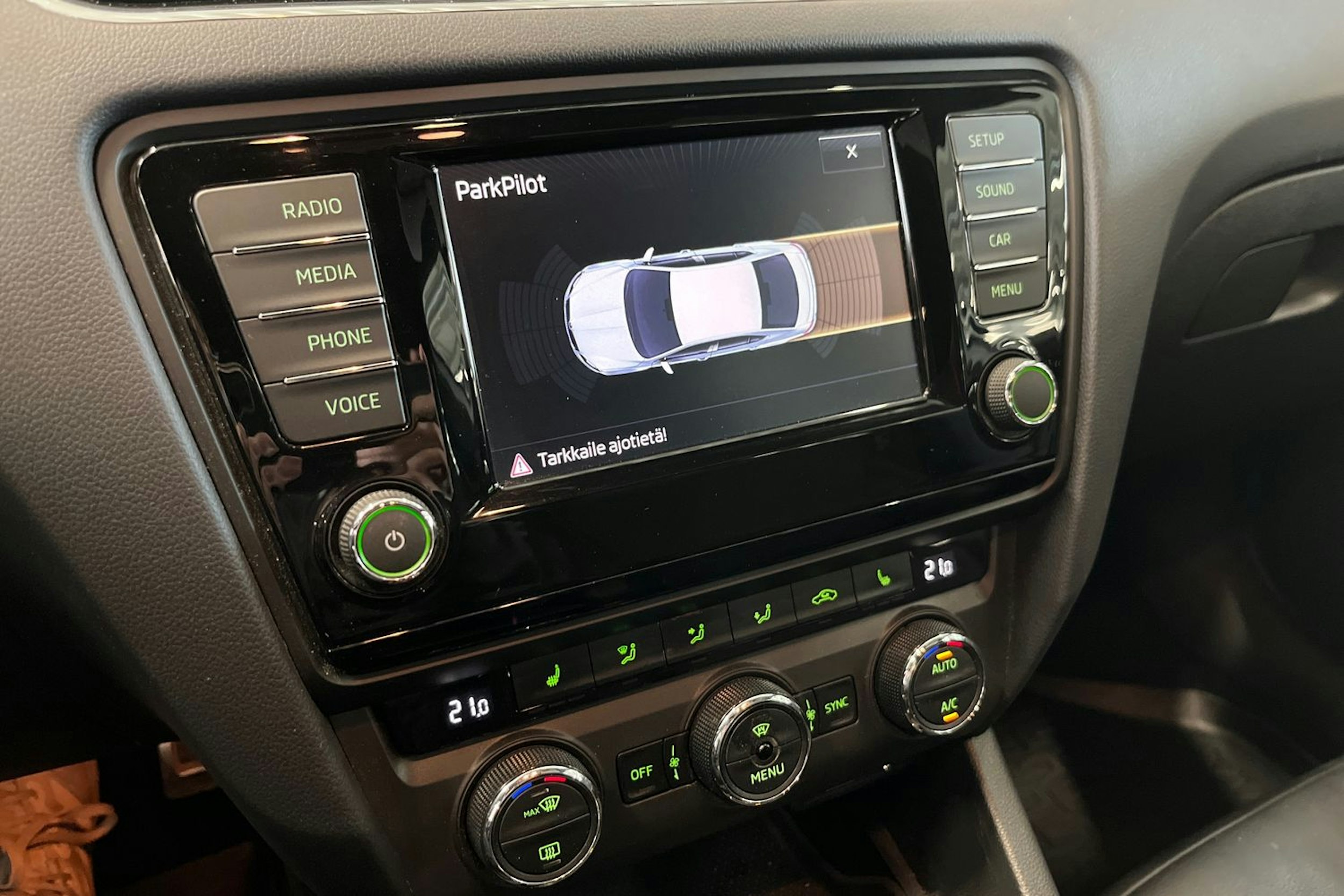 valkoinen Skoda Octavia 2016 kuva 19.